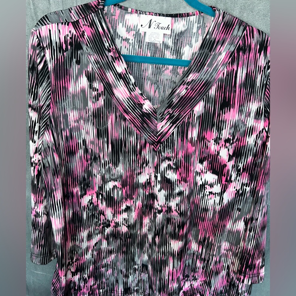 N Touch XL blouse. 92% polyester 8% spandex